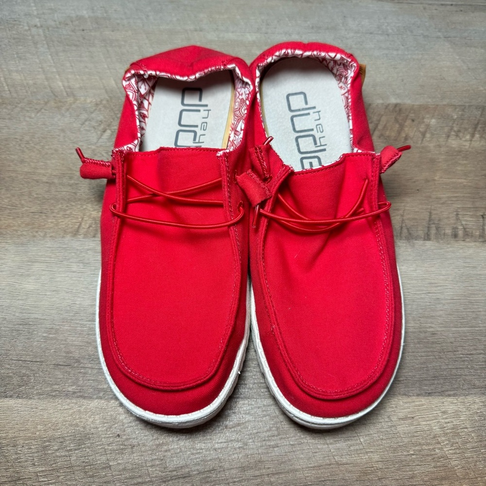 Like New Women’s Red Wendy Hey Dudes Slip On Shoes Size 9 - Picture 2 of 7
